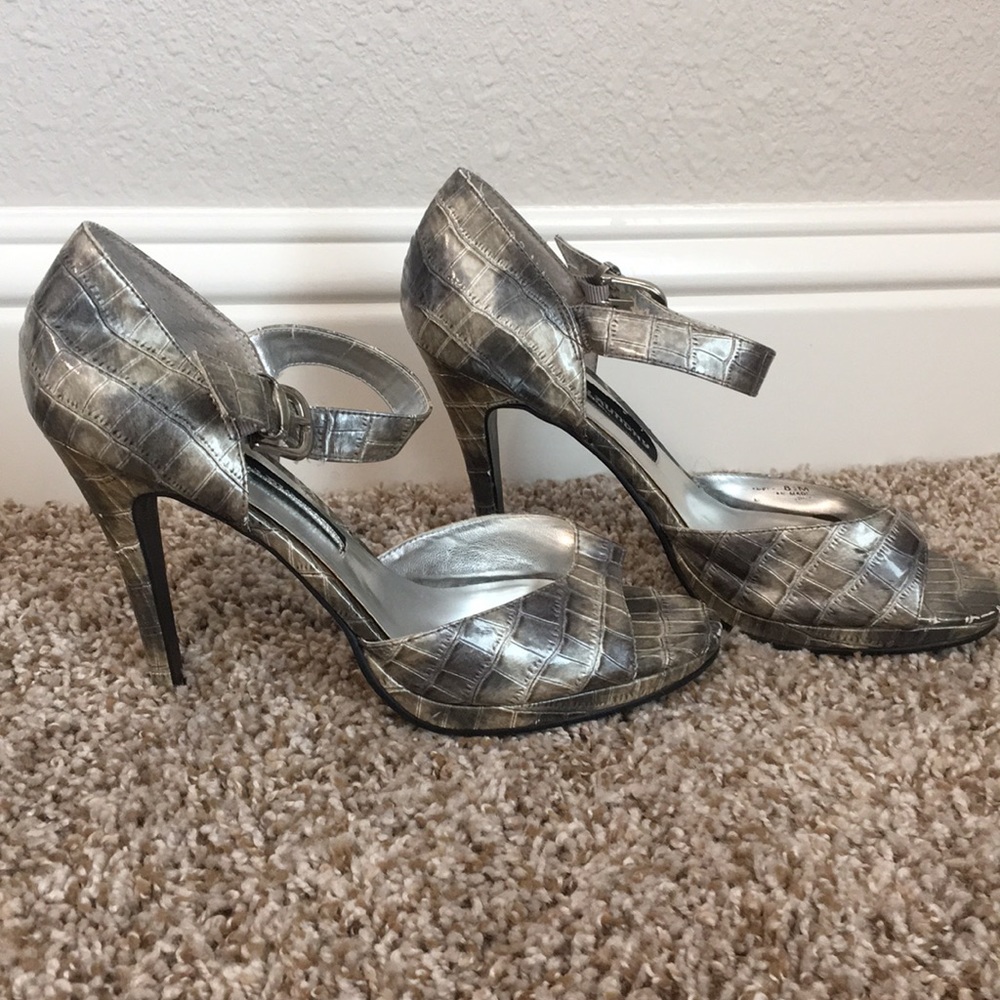 Snakeskin 2.5in Chinese Laundry heels